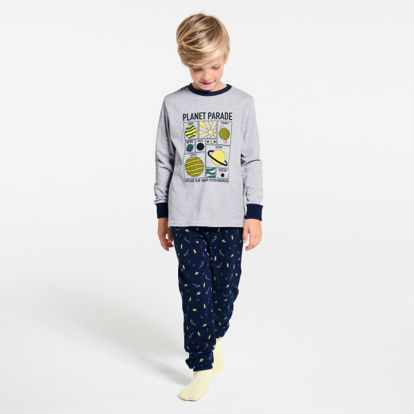 بيجاما باللون الرمادي للصبيان.